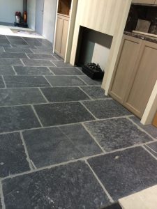 BLUE BLACK LIMESTONE ANTIQUE AGED TUMBLED PAVING FOR INDOOR OUTDOOR